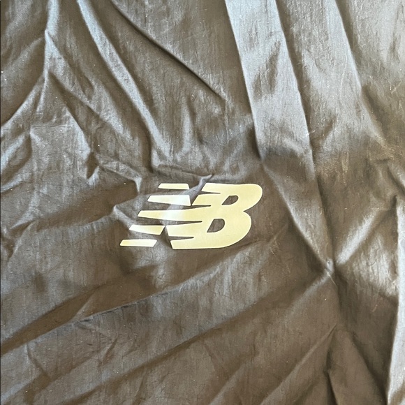 New Balance Athletics Packable Jacket Women's Sz L - Picture 6 of 16